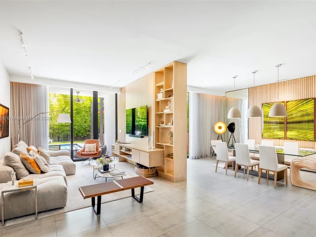 8641 Arboretum Ln, Miami FL 33138