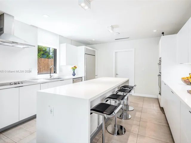 8641 Arboretum Ln, Miami FL 33138