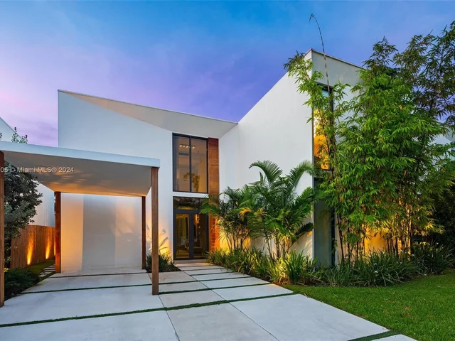 8641 Arboretum Ln, Miami FL 33138