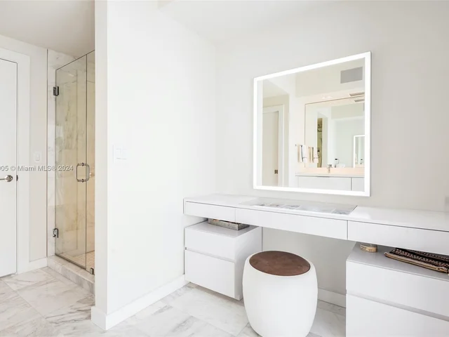 8641 Arboretum Ln, Miami FL 33138