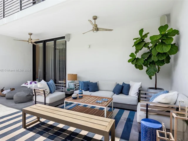 8641 Arboretum Ln, Miami FL 33138