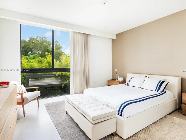 8641 Arboretum Ln, Miami FL 33138