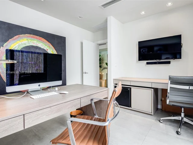 8641 Arboretum Ln, Miami FL 33138