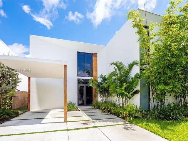 8641 Arboretum Ln, Miami FL 33138