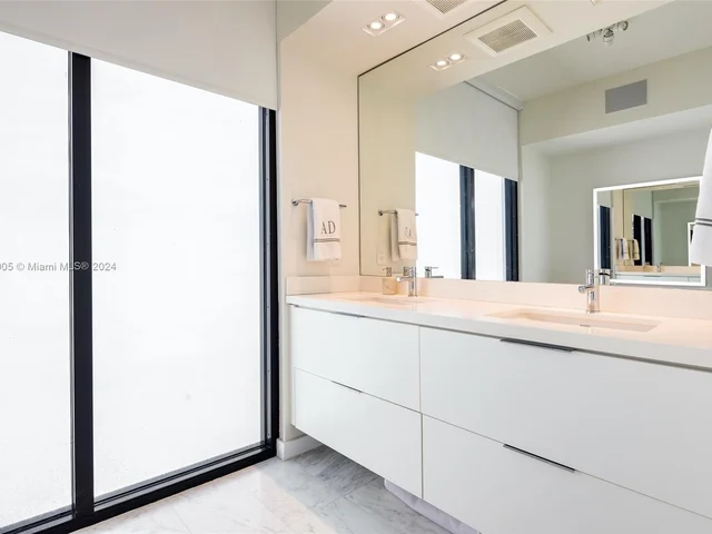 8641 Arboretum Ln, Miami FL 33138