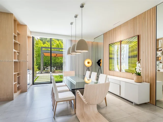 8641 Arboretum Ln, Miami FL 33138