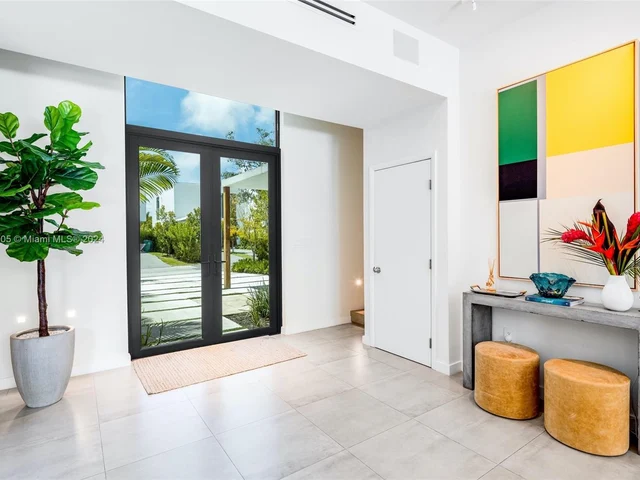 8641 Arboretum Ln, Miami FL 33138