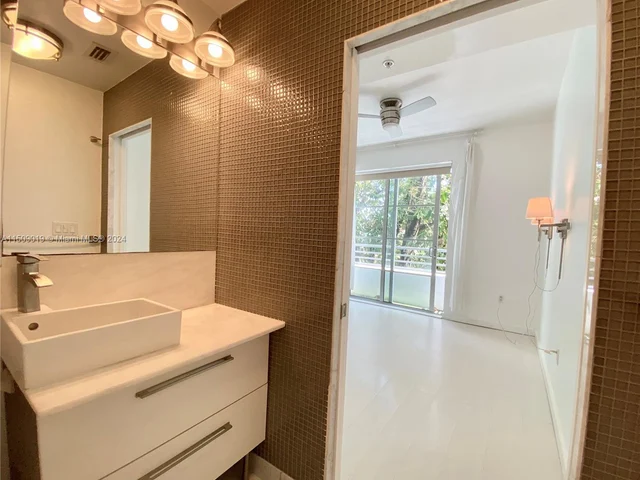 1600 Michigan Ave # 8, Miami Beach FL 33139