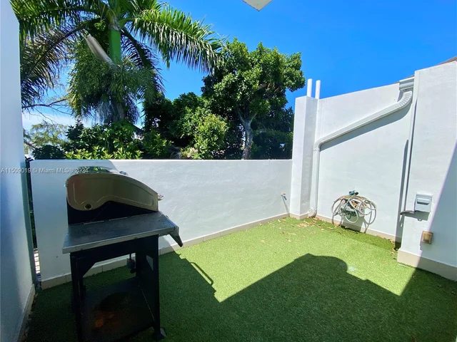 1600 Michigan Ave # 8, Miami Beach FL 33139