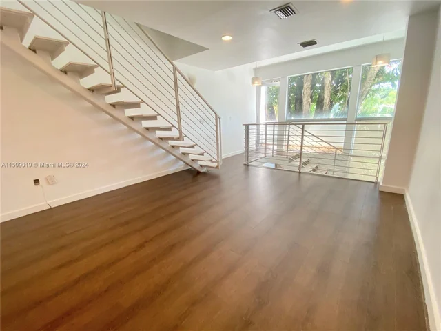 1600 Michigan Ave # 8, Miami Beach FL 33139