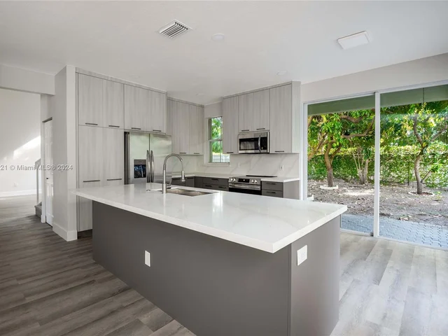 4631 NW 94th Ct, Doral FL 33178