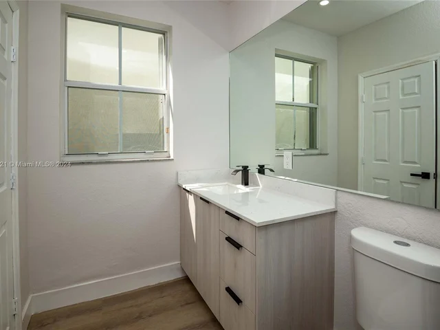 4631 NW 94th Ct, Doral FL 33178