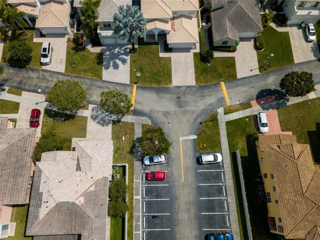 4631 NW 94th Ct, Doral FL 33178