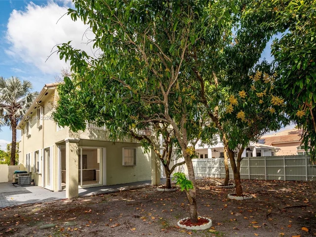 4631 NW 94th Ct, Doral FL 33178