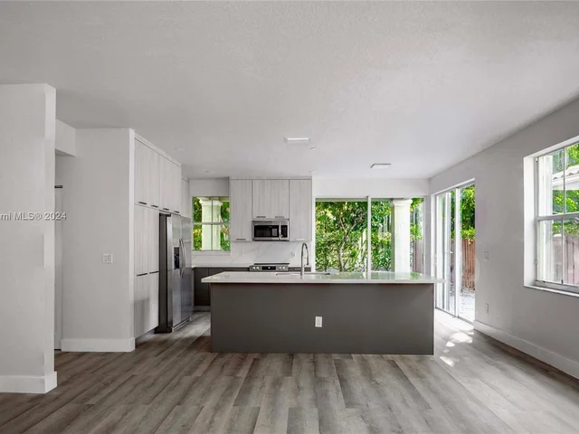 4631 NW 94th Ct, Doral FL 33178