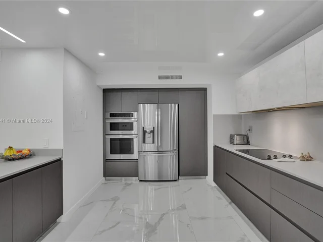 2500 Parkview Dr # 1112, Hallandale Beach FL 33009