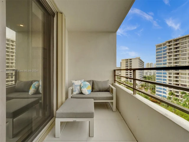 2500 Parkview Dr # 1112, Hallandale Beach FL 33009