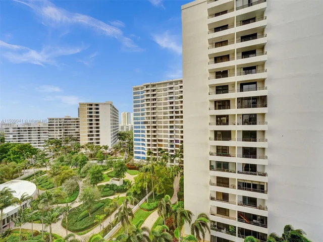 2500 Parkview Dr # 1112, Hallandale Beach FL 33009