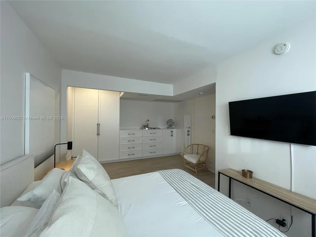 4812 Pine Tree Dr # 209, Miami Beach FL 33140