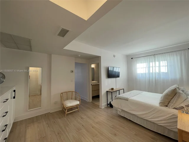 4812 Pine Tree Dr # 209, Miami Beach FL 33140