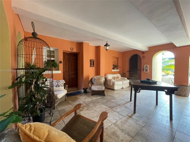 4812 Pine Tree Dr # 209, Miami Beach FL 33140