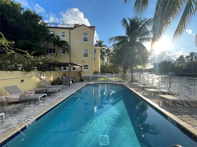 4812 Pine Tree Dr # 209, Miami Beach FL 33140