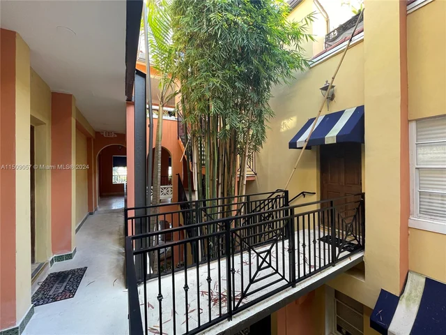 4812 Pine Tree Dr # 209, Miami Beach FL 33140