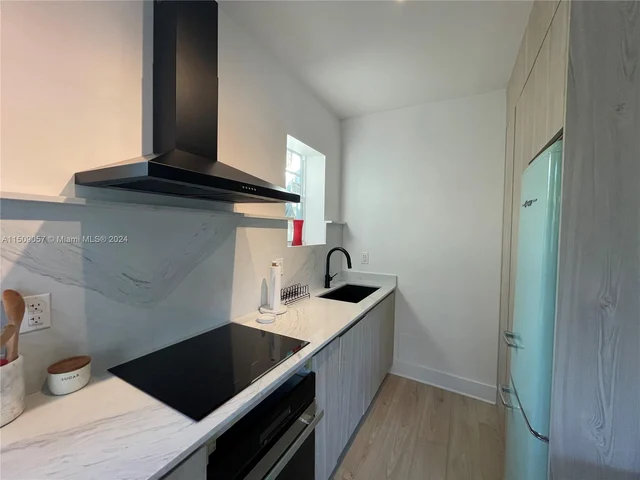 4812 Pine Tree Dr # 209, Miami Beach FL 33140