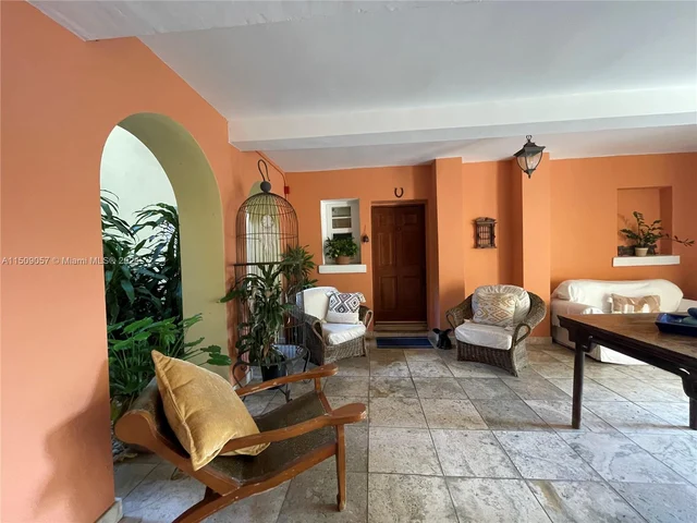 4812 Pine Tree Dr # 209, Miami Beach FL 33140