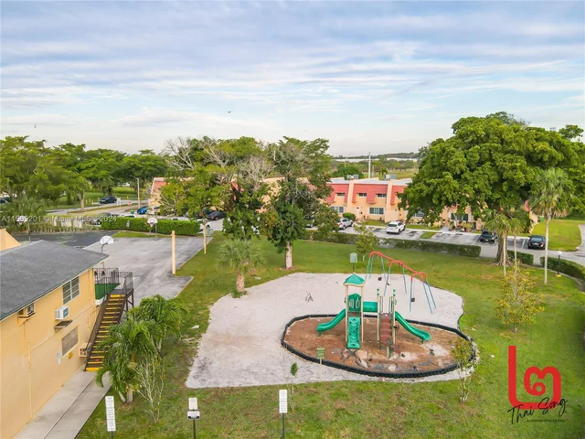 2 Meacham Ln, Tamarac FL 33319