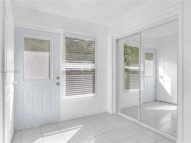 2 Meacham Ln, Tamarac FL 33319