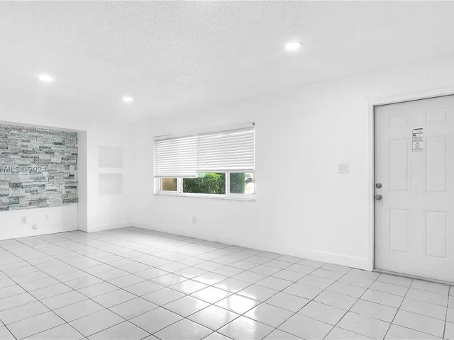 2 Meacham Ln, Tamarac FL 33319