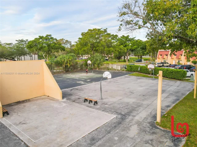 2 Meacham Ln, Tamarac FL 33319