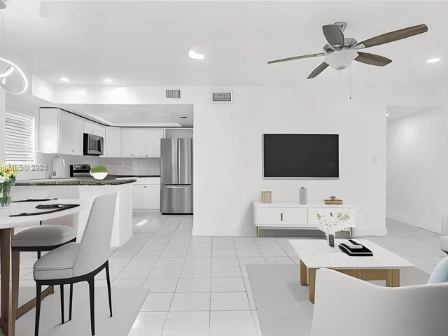 2 Meacham Ln, Tamarac FL 33319