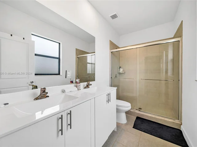 437 NW 204th St, Miami Gardens FL 33169