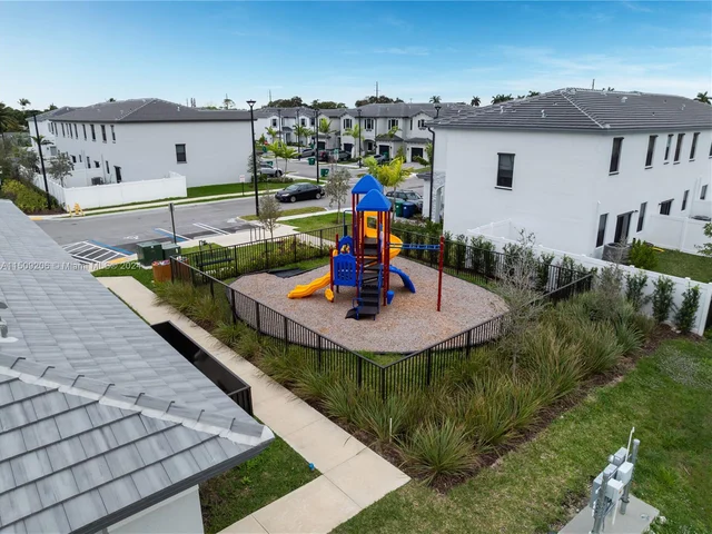 437 NW 204th St, Miami Gardens FL 33169