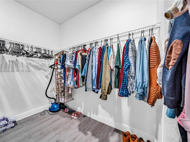 437 NW 204th St, Miami Gardens FL 33169