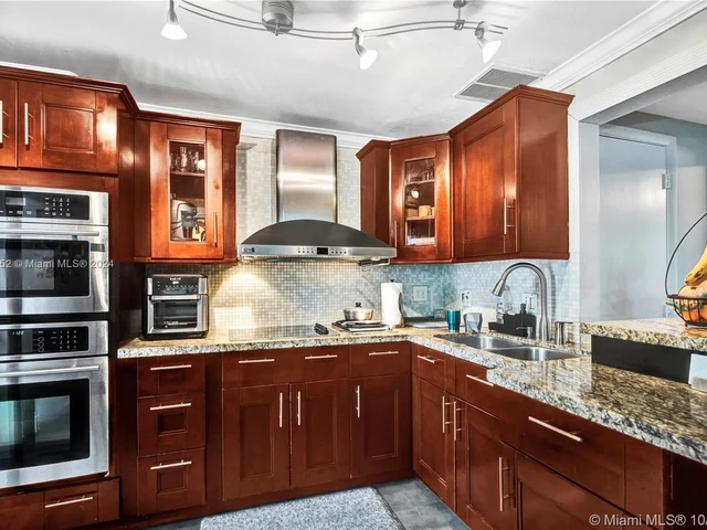 8962 Collins Ave # 1, Surfside FL 33154