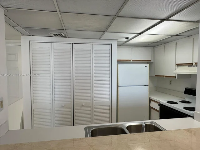 540 Brickell Key Dr # 1816, Miami FL 33131