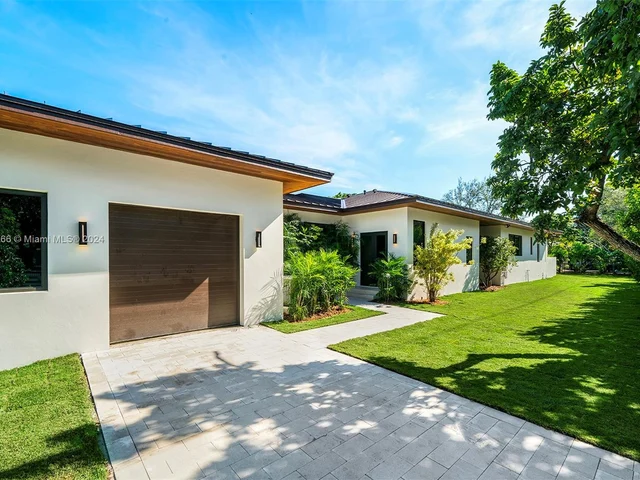 5996 SW 102nd St, Pinecrest FL 33156