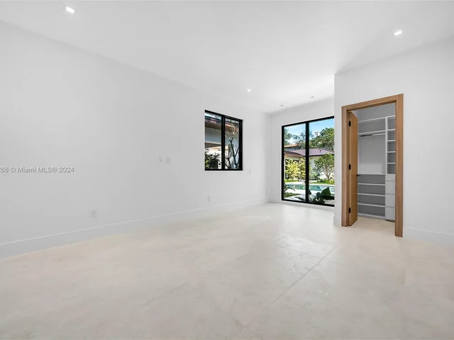 5996 SW 102nd St, Pinecrest FL 33156