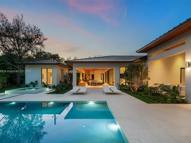 5996 SW 102nd St, Pinecrest FL 33156