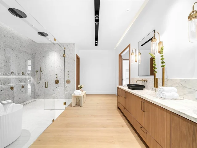 5996 SW 102nd St, Pinecrest FL 33156