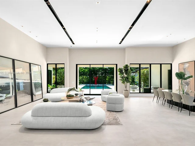 5996 SW 102nd St, Pinecrest FL 33156