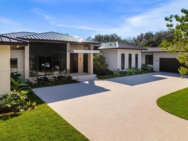 5996 SW 102nd St, Pinecrest FL 33156