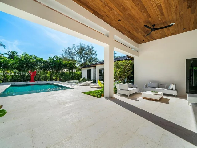 5996 SW 102nd St, Pinecrest FL 33156