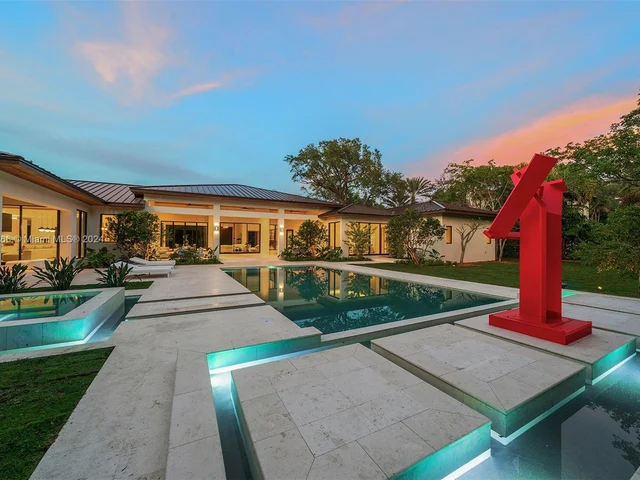 5996 SW 102nd St, Pinecrest FL 33156