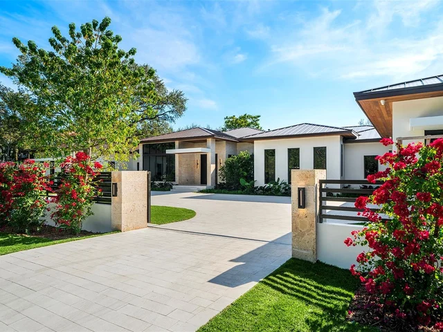 5996 SW 102nd St, Pinecrest FL 33156