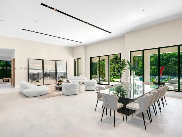 5996 SW 102nd St, Pinecrest FL 33156