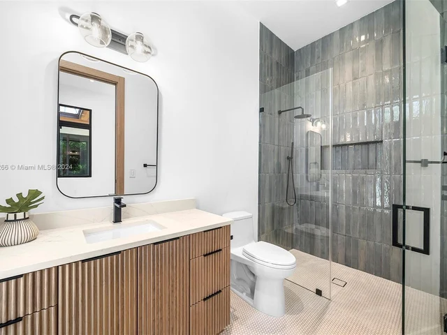 5996 SW 102nd St, Pinecrest FL 33156